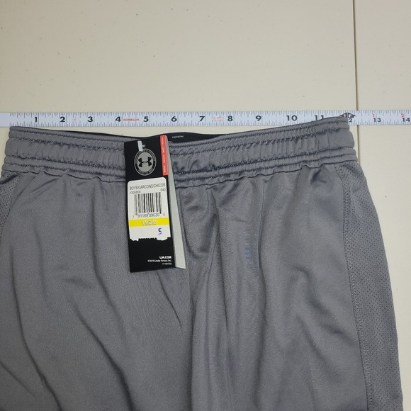 Under Armour UA Boys Shorts M Size Medium Youth Medium Gray YMD Loose Heatgear - Picture 8 of 10